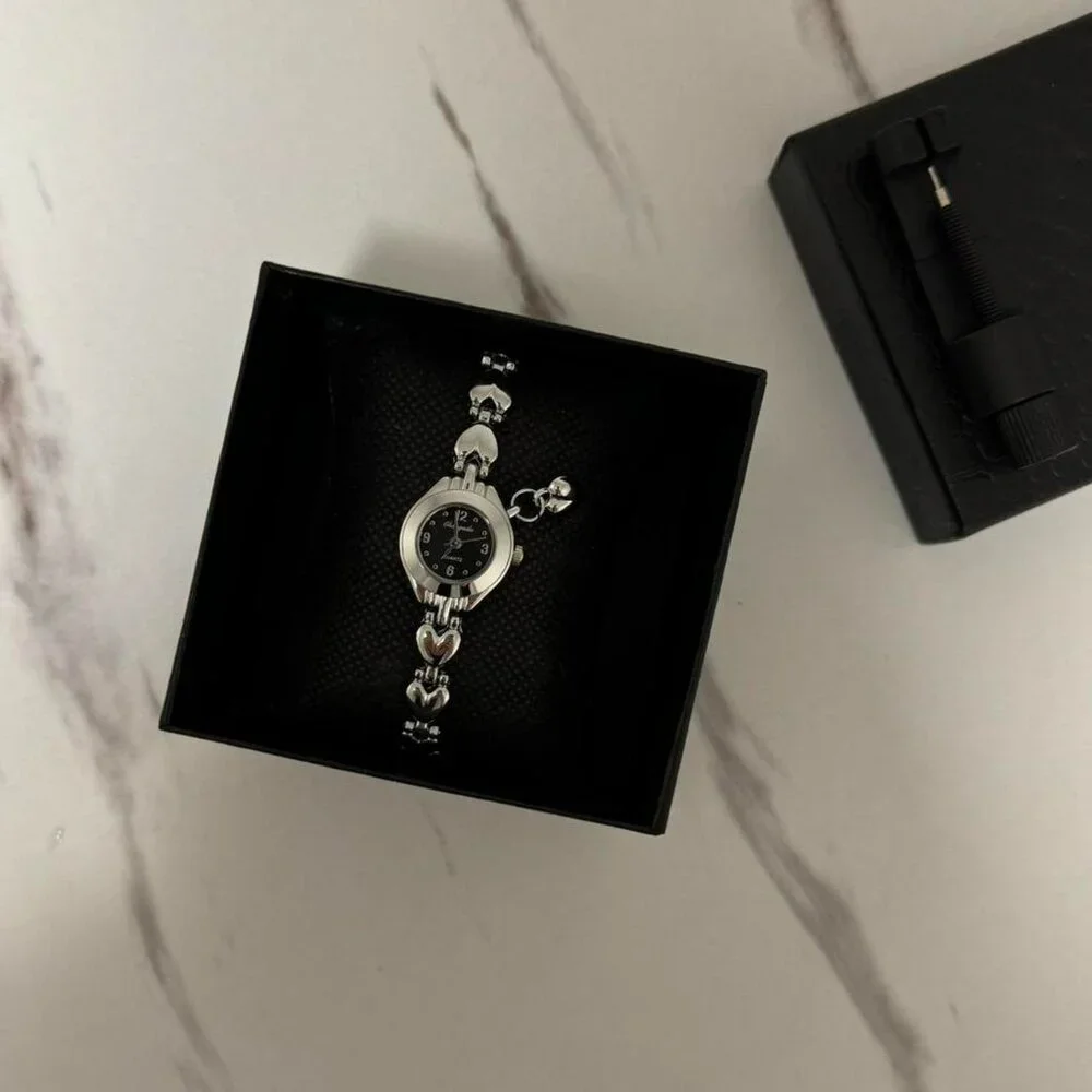 SKU0040 Retro Silver Black Heart Shape‎ Women Watch Bracelet + gift bag